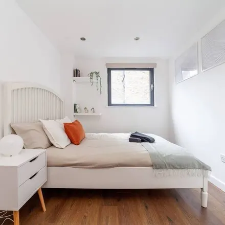 Rent this 3 bed apartment on London in E8 1FD, United Kingdom