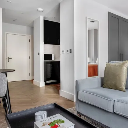 Rent this studio apartment on ILN in 10 Fashion Street, Spitalfields