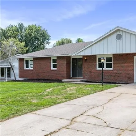 Image 2 - 3308 North 35th Place, St. Joseph, MO 64506, USA - House for sale