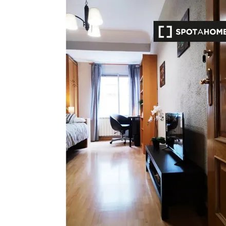 Rent this 4 bed room on Calle de Don Pedro de Luna in 2, 50017 Zaragoza