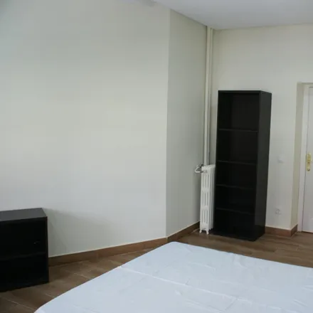 Rent this 8 bed room on Calle de Andrés Mellado in 45, 28015 Madrid