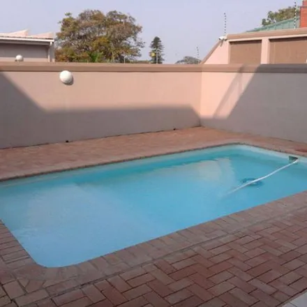 Image 2 - Prince Street, Athlone Park, Umbogintwini, South Africa - Apartment for rent