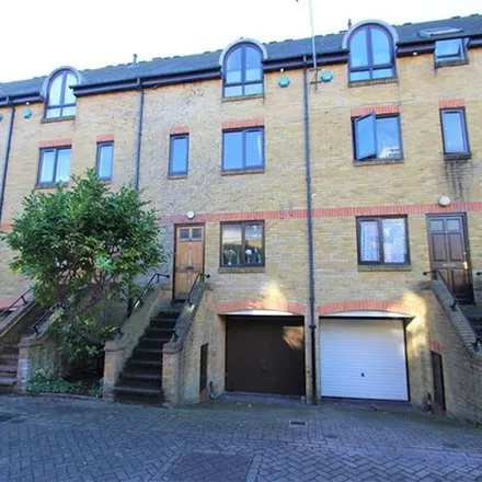 Image 6 - Roding Mews, St. George in the East, London, E1W 2JN, United Kingdom - Townhouse for rent