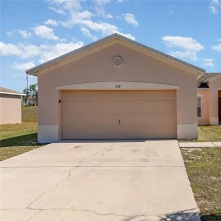 Buy this 3 bed house on 975 Cumberland Drive in Polk County, FL 34759