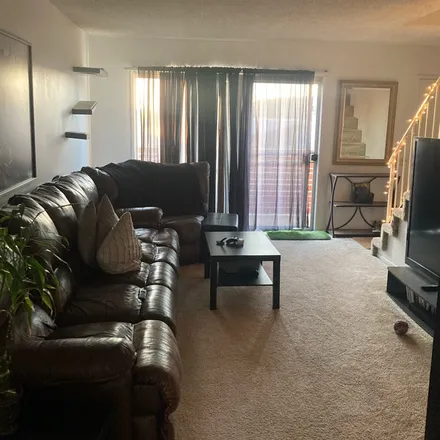 Image 2 - 16883 Edwards Street, Huntington Beach, CA 92647, USA - Room for rent