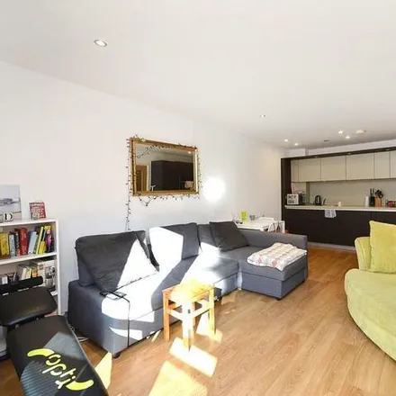 Image 5 - Pryce House, 51 Campbell Road, Bromley-by-Bow, London, E3 3GE, United Kingdom - Room for rent