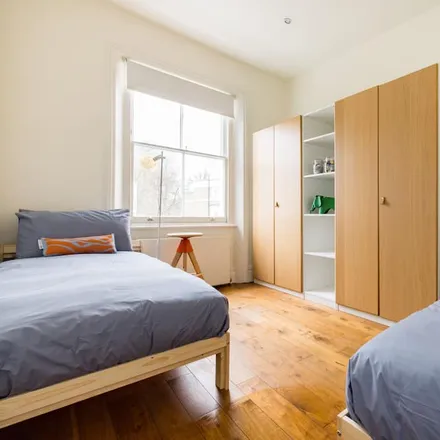 Rent this 3 bed apartment on London in W11 2NS, United Kingdom