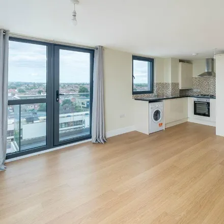 Rent this 3 bed apartment on High Road in Seven Kings, London