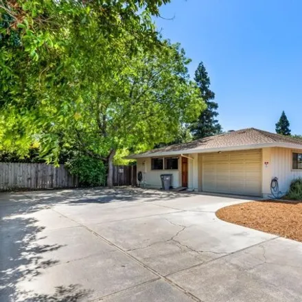Image 5 - 1401 Midway Dr, Woodland, California, 95695 - House for sale