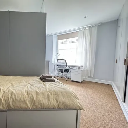 Rent this 3 bed apartment on London in SW1V 1NP, United Kingdom