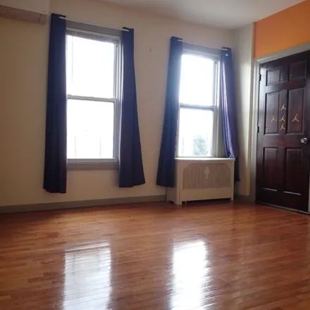 Image 4 - 40 Ashford Street, New York, NY 11207, USA - House for rent