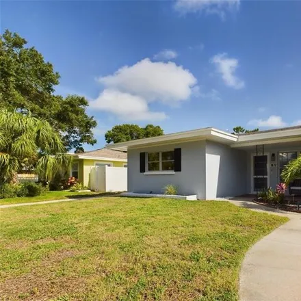 Rent this 2 bed house on 1020 Commodore St in Clearwater, Florida