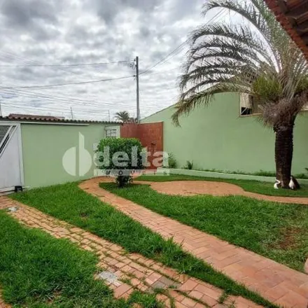 Rent this 3 bed house on Rua Alfredo Maximiniano Alves in Granada, Uberlândia - MG