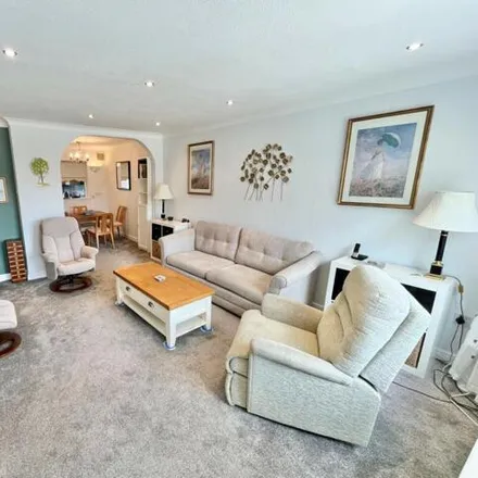 Image 4 - Shelbury Close, London, DA14 4BE, United Kingdom - Townhouse for sale