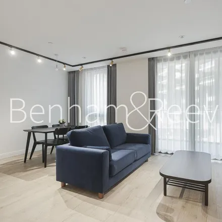 Rent this 1 bed apartment on Siena House in Macclesfield Road, London