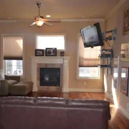 Buy this studio house on 3327 Longfords Mill Drive in Columbia, MO 65203