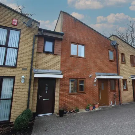 Rent this 3 bed house on Tomlin Court in Commonwealth Drive, Three Bridges