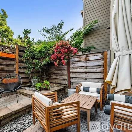 Image 2 - 894 20th Street, Unit 894 - Townhouse for rent