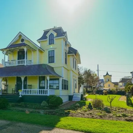 Buy this 7 bed house on 89 Ocean Avenue in Oak Bluffs, MA 02557