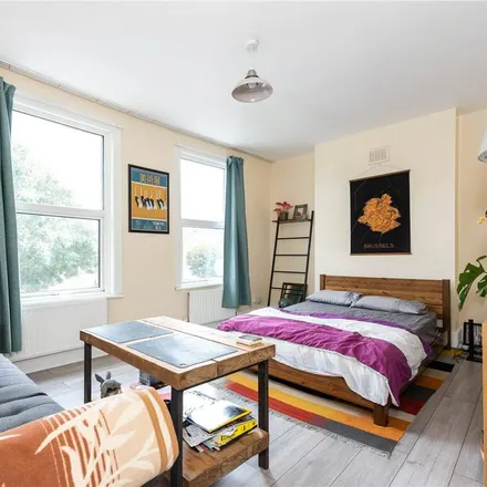 Rent this 2 bed apartment on Glyn Road in Clapton Park, London