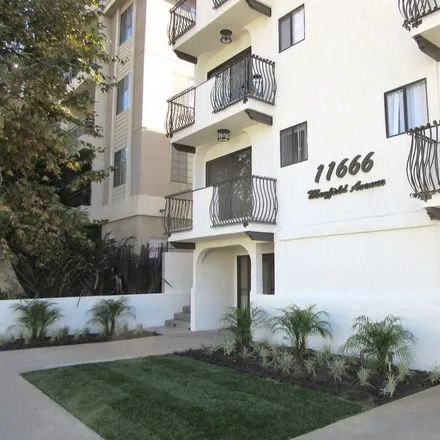 Image 2 - 11666 Mayfield Avenue, Los Angeles, CA 90049, USA - Townhouse for sale