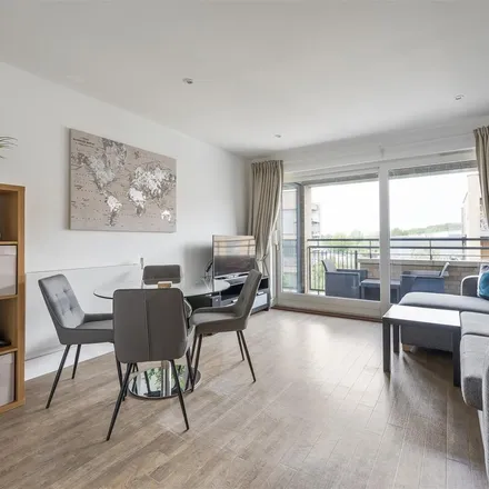 Rent this 1 bed apartment on Tesco in Signal Walk, London
