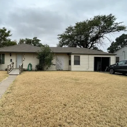 Buy this 3 bed house on 170 Southeast 9th Street in Plainview, TX 79072
