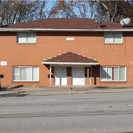 Rent this 2 bed apartment on 2803 Sunset Blvd Apt 2 in Steubenville, Ohio