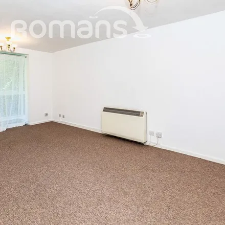 Image 3 - Coombe Grange, Cardwell Crescent, Ascot, SL5 9BY, United Kingdom - Apartment for rent