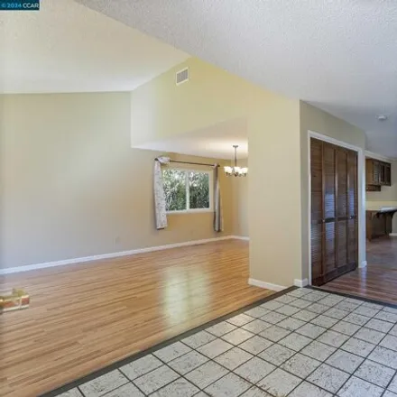 Image 9 - 4483 Valle Vista Place, Pittsburg, CA 94565, USA - House for rent