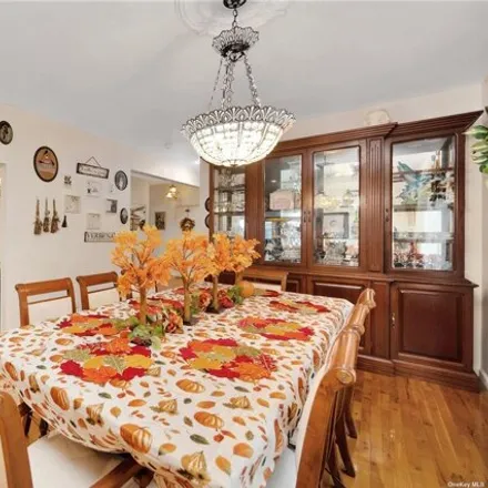 Image 6 - 150-111 Powells Cove Boulevard, New York, NY 11357, USA - House for sale