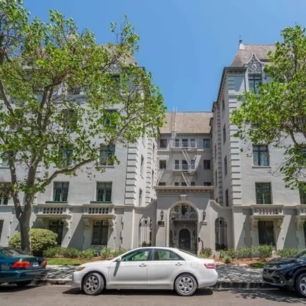 Rent this 1 bed condo on Beverly & Orange in Beverly Boulevard, Los Angeles
