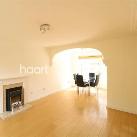 Image 3 - Peregrine, Buckinghamshire, HP19 0WY, United Kingdom - House for rent