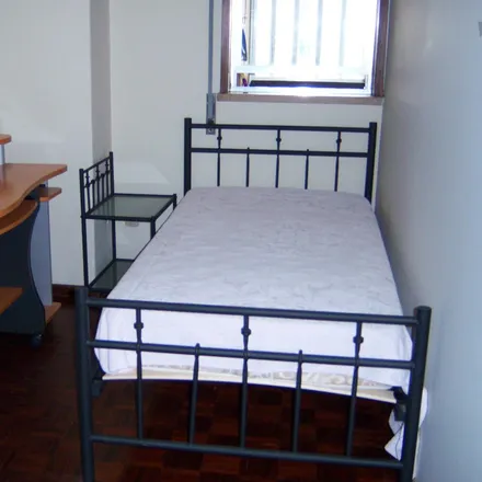 Rent this 4 bed room on FitnessHut Praça da Galiza in Rua da Piedade, 4150-177 Porto