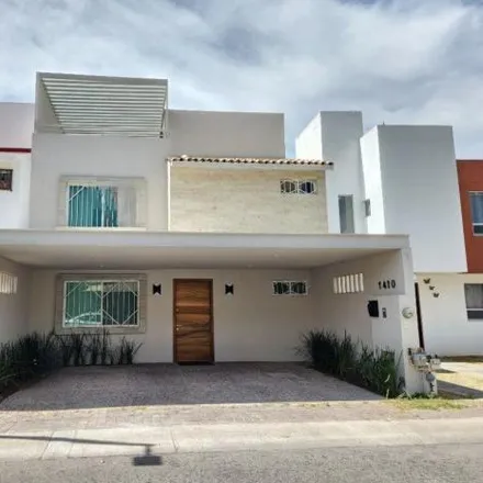 Rent this 3 bed house on Calle Cieneguilla in Delegación Epigmenio González, 76146