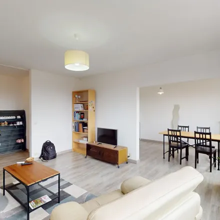 Rent this 3 bed apartment on 30 Rue Chanzy in 59260 Hellemmes-Lille, France