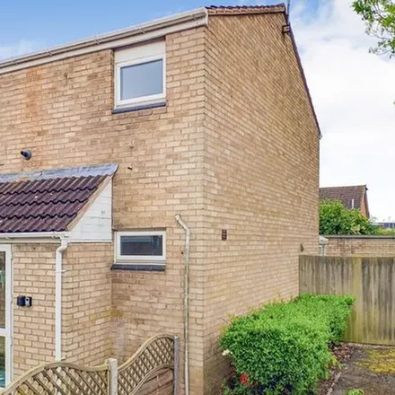 Rent this 4 bed duplex on Chevin Avenue in Leicester, LE3 6PX