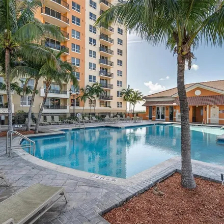 Image 7 - Sergio's, Southwest 22nd Street, The Pines, Miami, FL 33145, USA - Apartment for rent