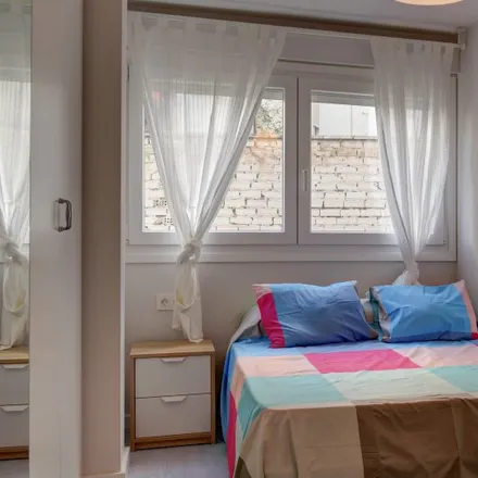 Rent this 4 bed room on Calle Juan José Lorente in 54, 50005 Zaragoza