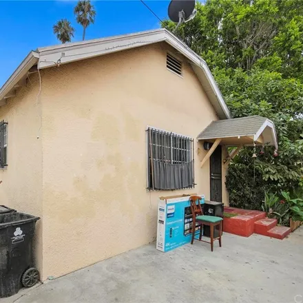 Buy this studio townhouse on 731 East 84th Street in Los Angeles, CA 90001