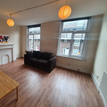 Rent this 3 bed apartment on Pizza 2 Hot in Hornsey Road, London