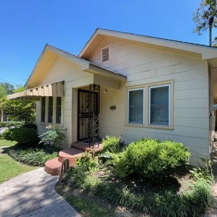 Rent this 2 bed house on Aldrich in Walnut Hills, Baton Rouge