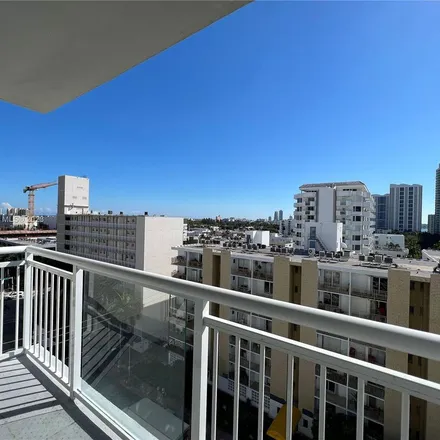 Image 7 - Bayview Condominium, 1345 Lincoln Road, Miami Beach, FL 33139, USA - Apartment for rent