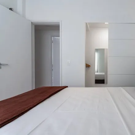 Rent this studio apartment on Barão da Torre 19
