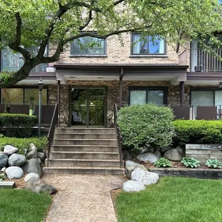 Buy this 1 bed condo on East Sigwalt Street in Arlington Heights, IL 60005