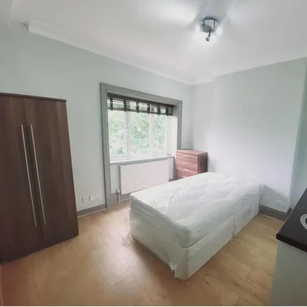 Rent this studio apartment on Hendon Way in Finchley Road, London