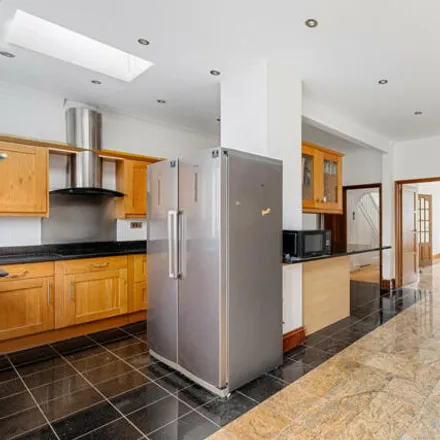 Image 4 - Murray Avenue, Widmore Green, London, BR1 3DQ, United Kingdom - Townhouse for sale