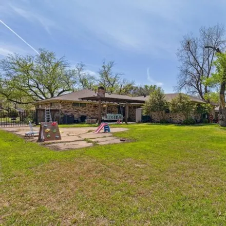 Image 3 - 871 Kingsbridge Drive, Garland, TX 75040, USA - House for sale