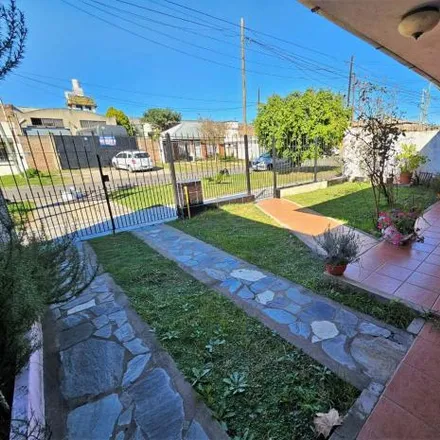 Buy this 3 bed house on Intendente Pedro Olivieri 1727 in Quilmes Este, 1877 Quilmes