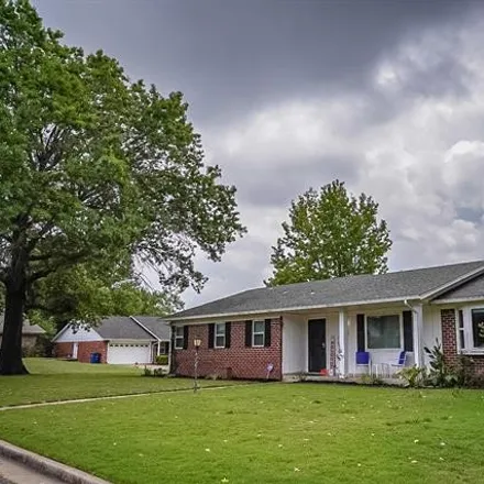 Buy this 3 bed house on 6720 East 75th Court in Tulsa, OK 74133